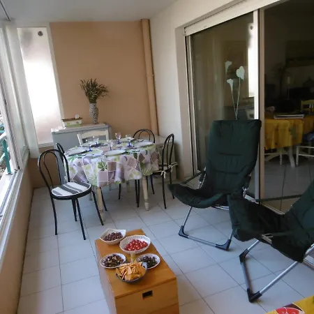 Et Jardin En Centre Saint-Raphael (Var)