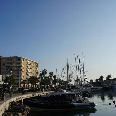 Et Jardin En Centre Saint-Raphael (Var)